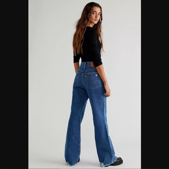 LEVI'S Women's 70's High-Rise Flare Jeans Size 26X32 in Sonoma Step - Picture 2 of 10